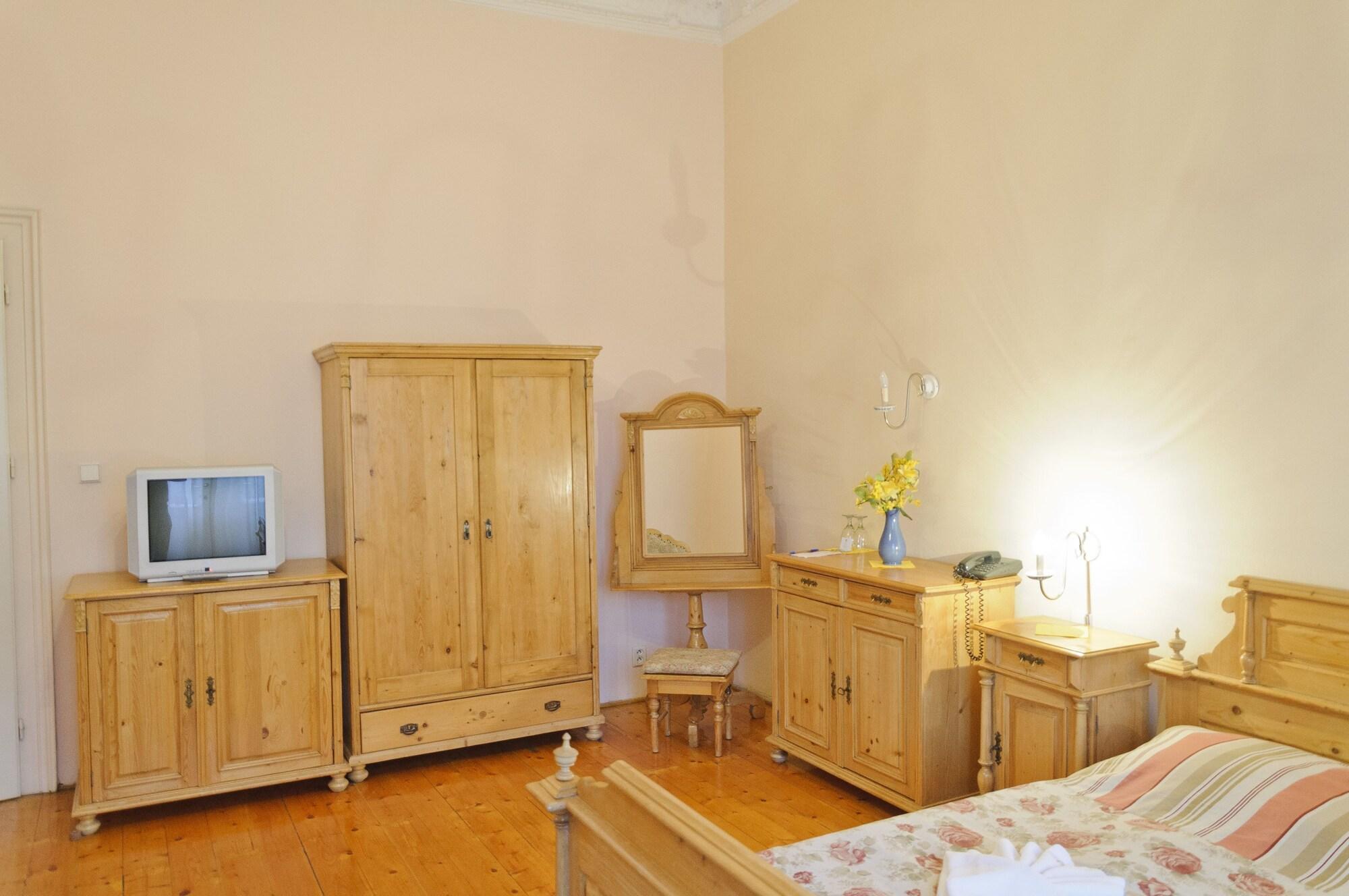 Hotel Heluan Карлови Вари Екстериор снимка