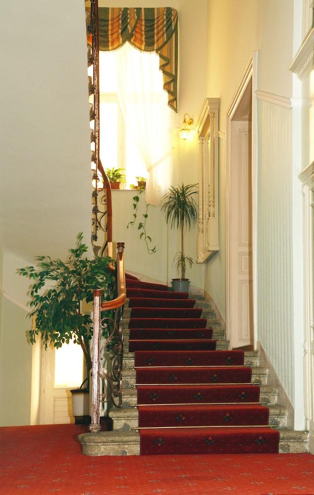 Hotel Heluan Карлови Вари Екстериор снимка