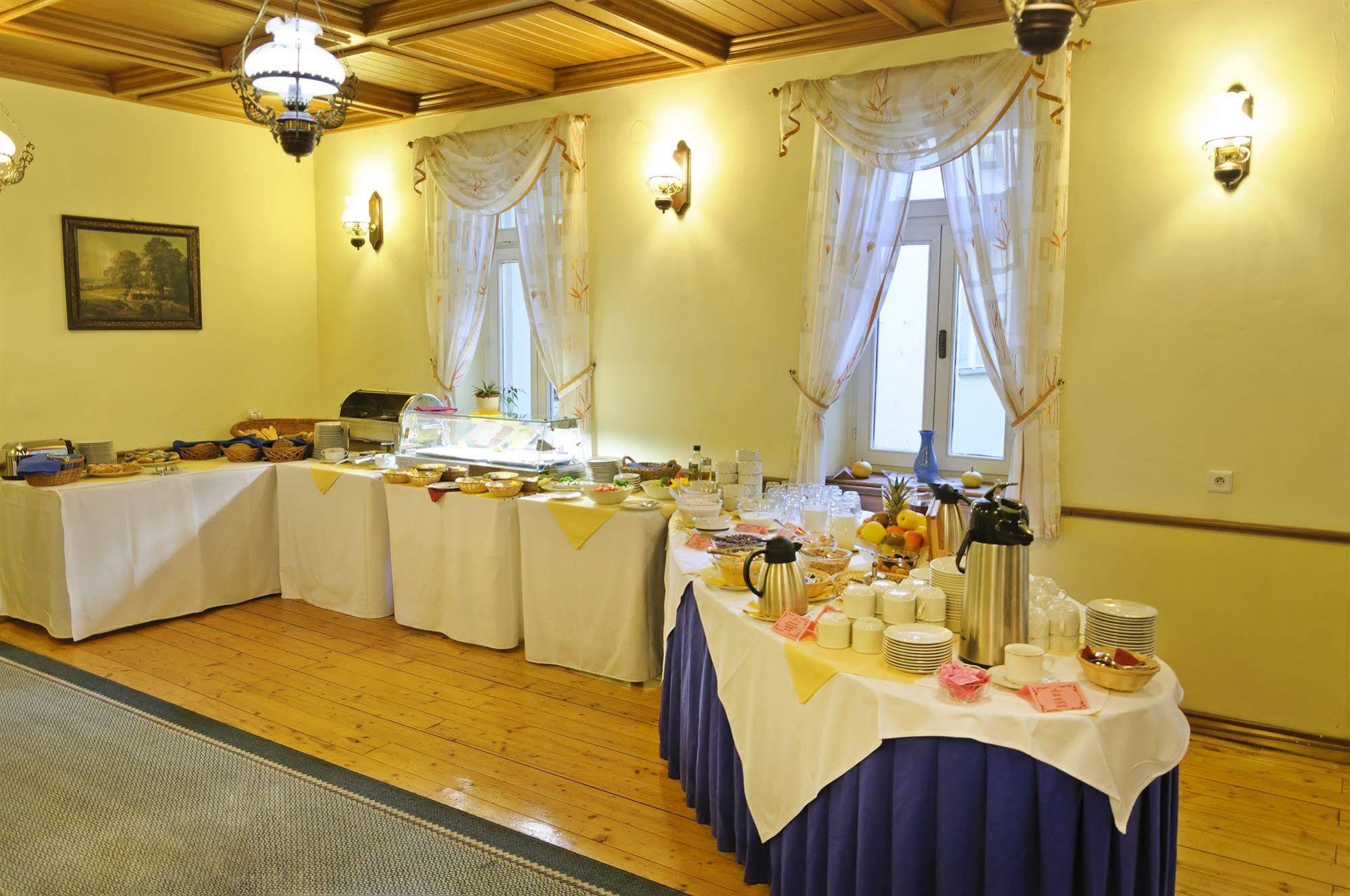 Hotel Heluan Карлови Вари Екстериор снимка